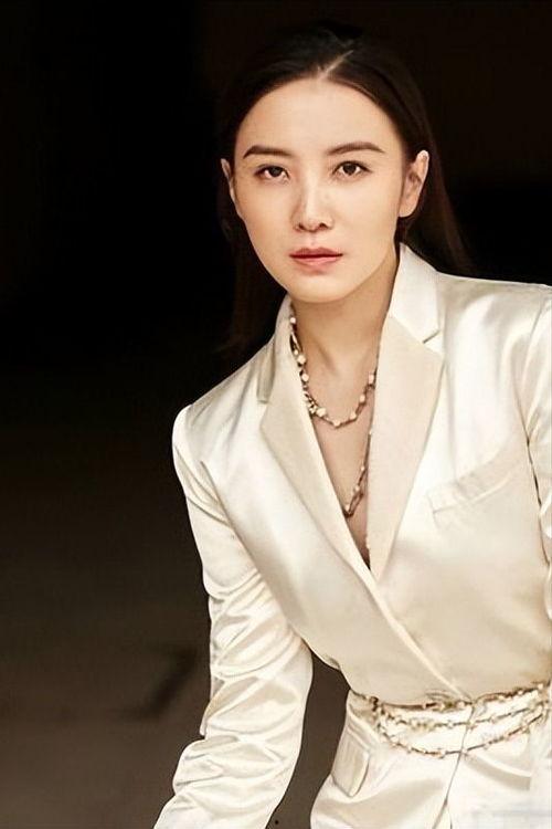 娱乐圈吃瓜爆料宋佳,宋佳与才子导演王伟低调完婚